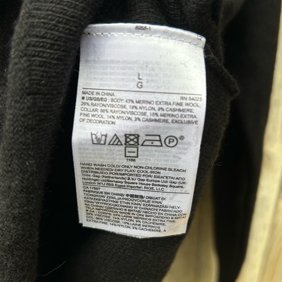 NWT Banana Republic Filpucci Vintage Crewneck Sweater Merino Wool Blend Black L - Picture 12 of 14